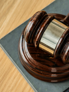 Hakim Tindak Pidana Korupsi: Siapa Saja yang Berwenang Mengadili?