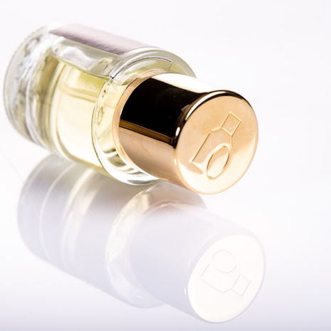 Servizio fotografico professionale di un profumo di nicchia Laboratorio Olfattivo realizzata per una campagna pubblicitaria