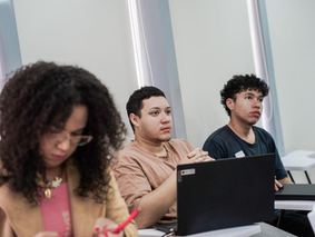 Carreta Digital já formou mais de 16 mil alunos de escolas públicas em oito estados e no Distrito Federal  