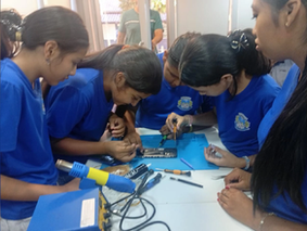 Carreta Digital leva cursos de tecnologia para jovens indígenas em Aquidauana