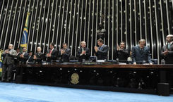 Promulgada emenda que autoriza profissionais de saúde militares a atuarem na área civil