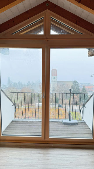 Giebelfenster mit Blick ins Grüne, individuelle Anfertigung von Fenster & Türen Haas bei Markdorf