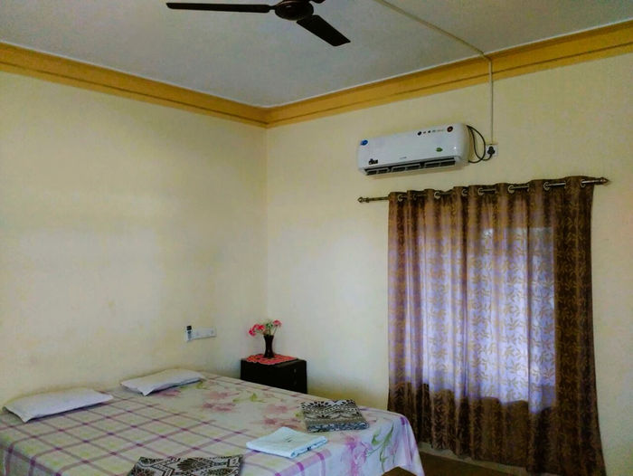 Air-conditioned Devbag Malvan room