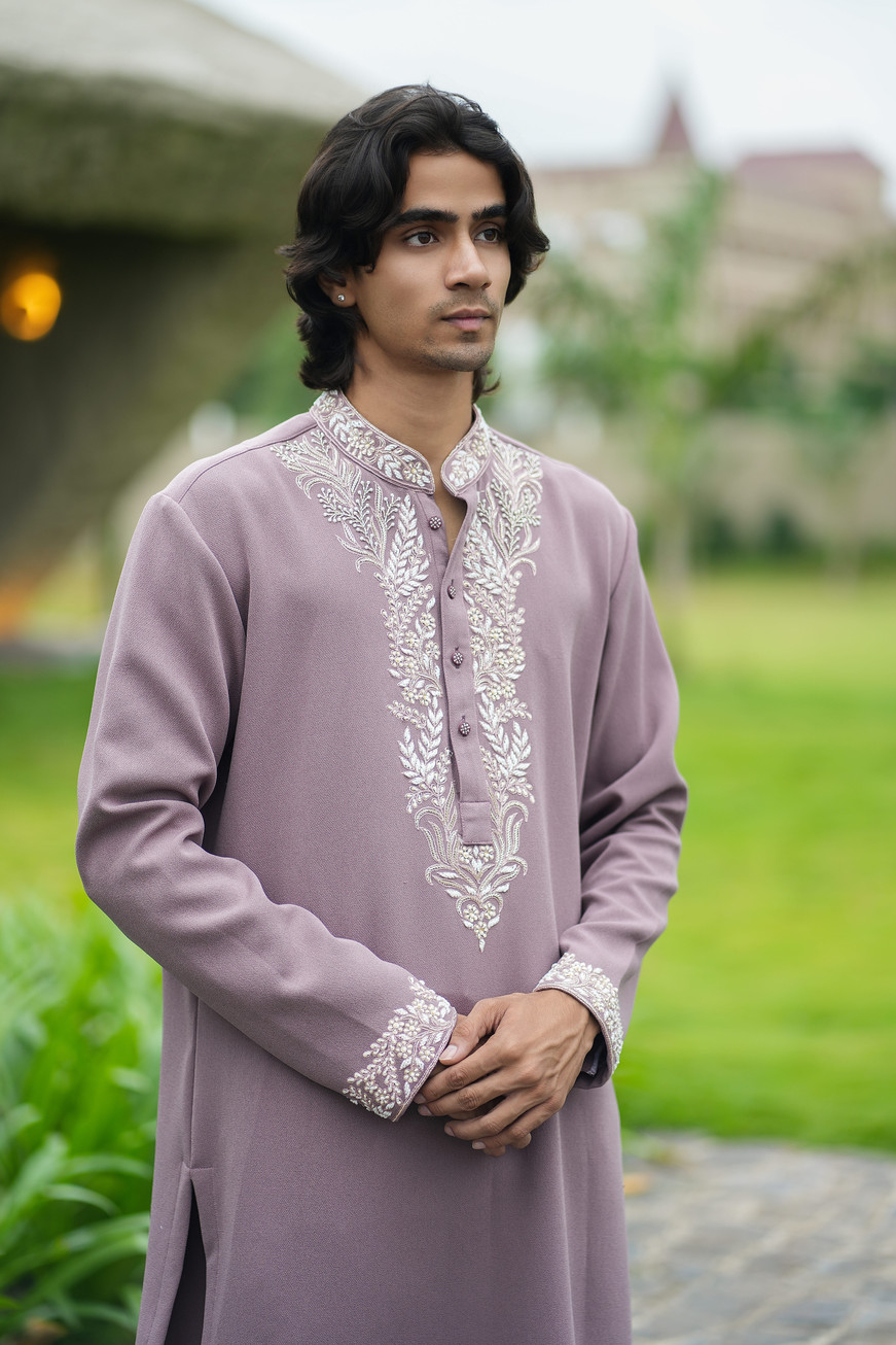 Intricate cut dana and resham hand embroidery on neckline of mauve Tencel kurta – Clodor