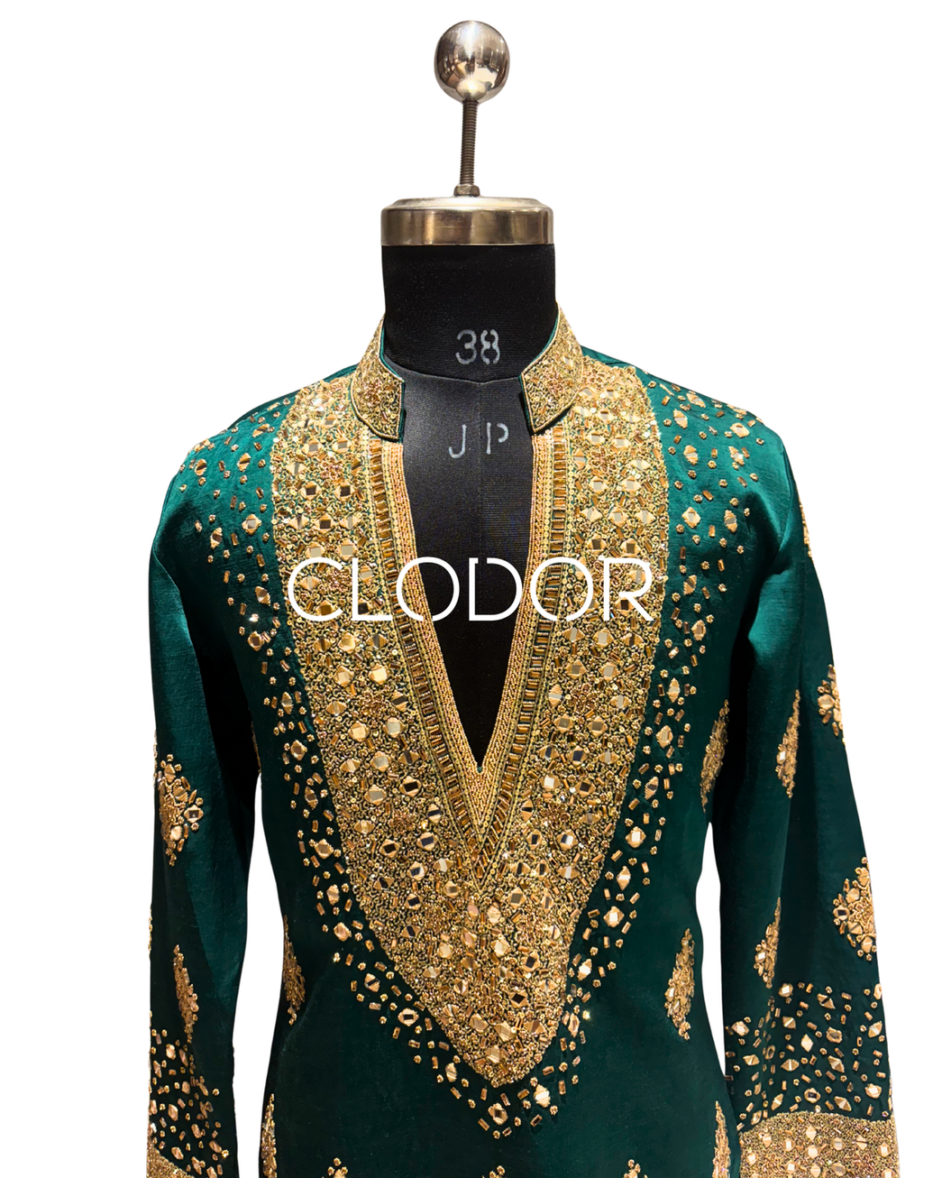 Deep V-cut neckline with heavy hand embroidery on emerald green kurta ensemble – Clodor