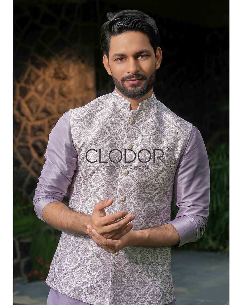 Intricate woven self-design detailing on premium lavender silk bandi – Clodor