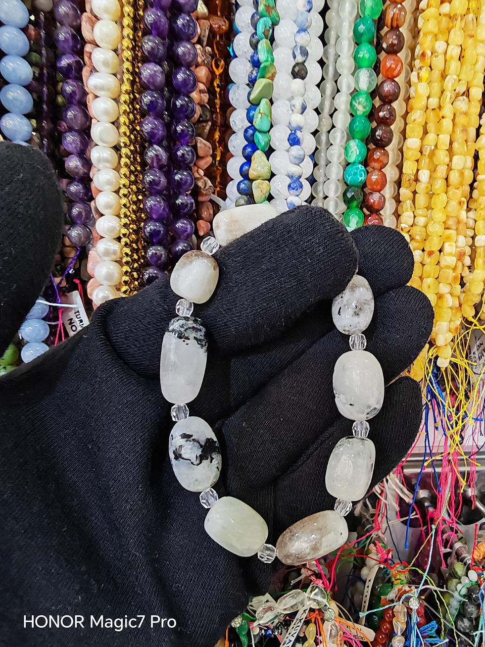 İri boy gerçek ay taşları ile yapılan bilekliğimiz