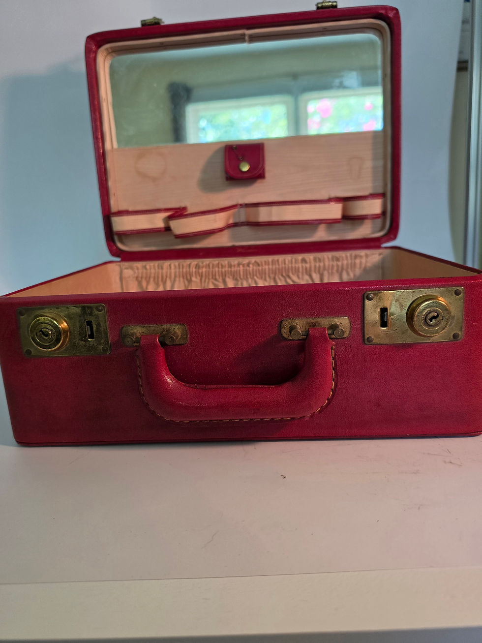 Thumbnail: “Shortrip” Vintage Overnight/Train Suitcase