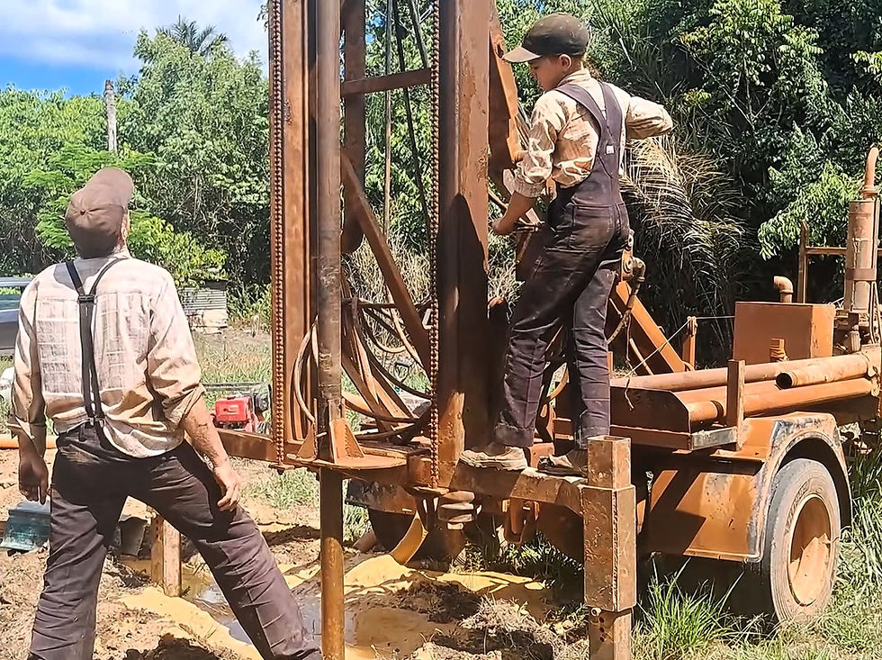 Mennoniten bauen einen Brunnen in Suriname. Foto: Starnieuws, mit freundlicher Genehmigung.