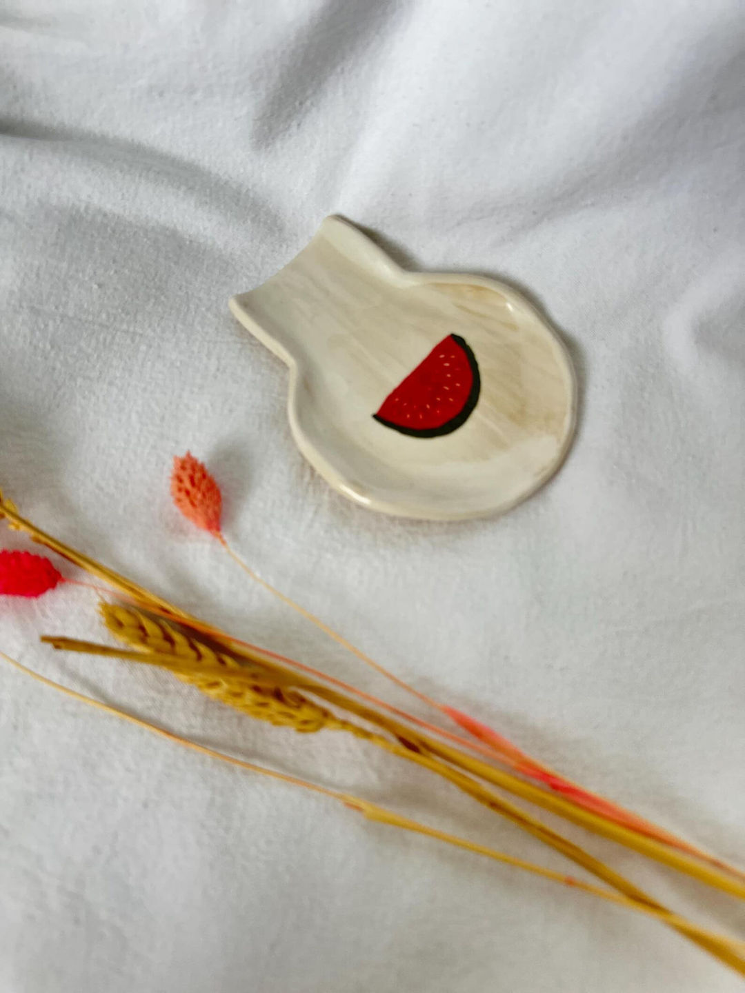 Ręcznie wykonana ceramiczna podpórka pod łyżki, długość 10,5 cm, szerokość 9 cm, unikalny wzór, idealna do kuchni i na rodzin
