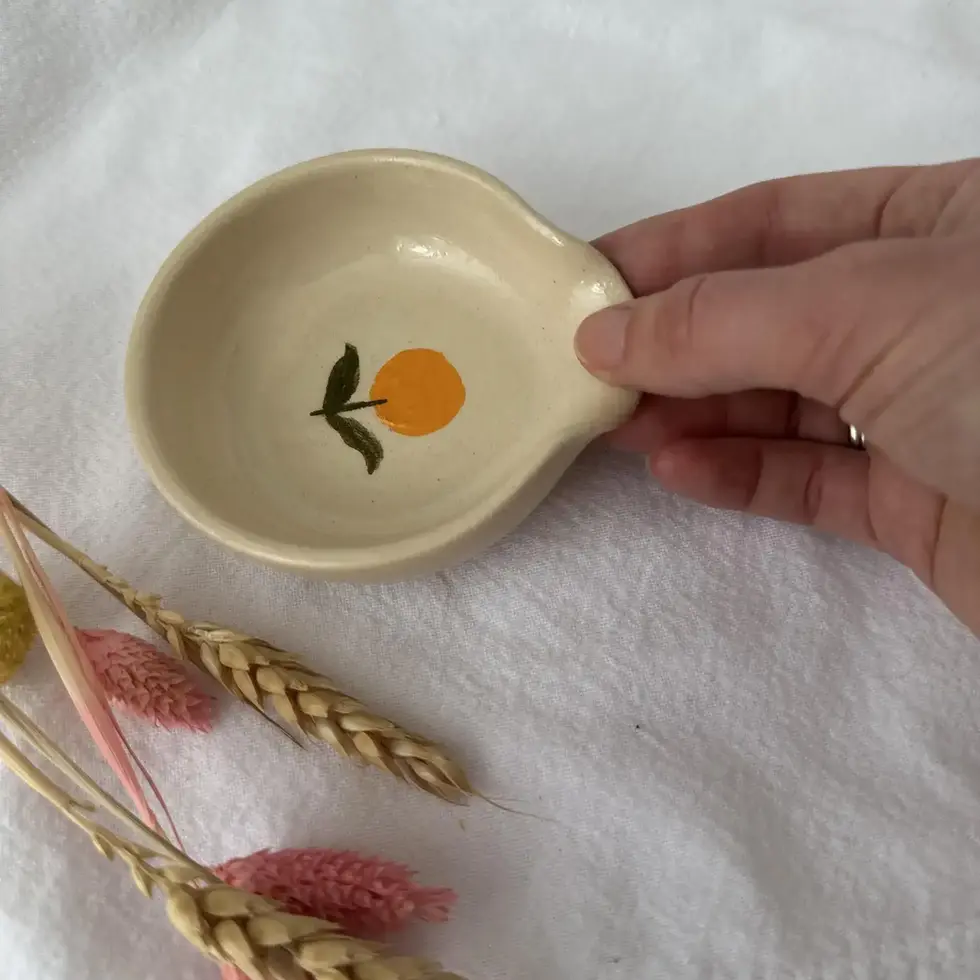 Ręcznie wykonana ceramiczna podpórka pod łyżki z unikalnym wzorem