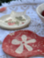 Ręcznie wykonana ceramiczna podstawka pod łyżkę w kształcie truskawki