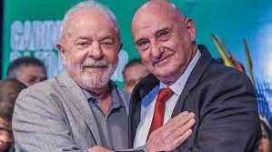 ‘Estou surpreso’, afirma general Dias, sobre declaração de Lula no caso das câmeras do Planalto