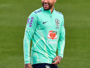 Neymar acerta renovação de contrato e fica no Santos até o final de 2026