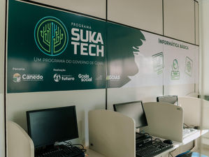 Prefeito Fernando Pellozo de Senador Canedo inaugura Estação Conhecimento da Vila Galvão