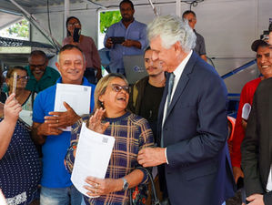 Entregues títulos definitivos de domínio de terras a produtores rurais