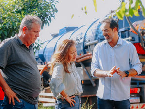 Fernando Pellozo acompanha início de ligação de esgoto no Jardim Canedo 1