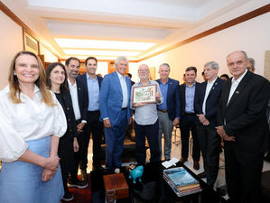 Fernando Pellozo visita cônsul-geral do Brasil em Mumbai ao lado de Caiado