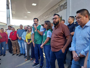 Prefeito Fernando Pellozo de Senador Canedo entrega reforma da UBS Vila Galvão