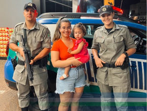 PMs do 2º BPM salvam criança que estava engasgada