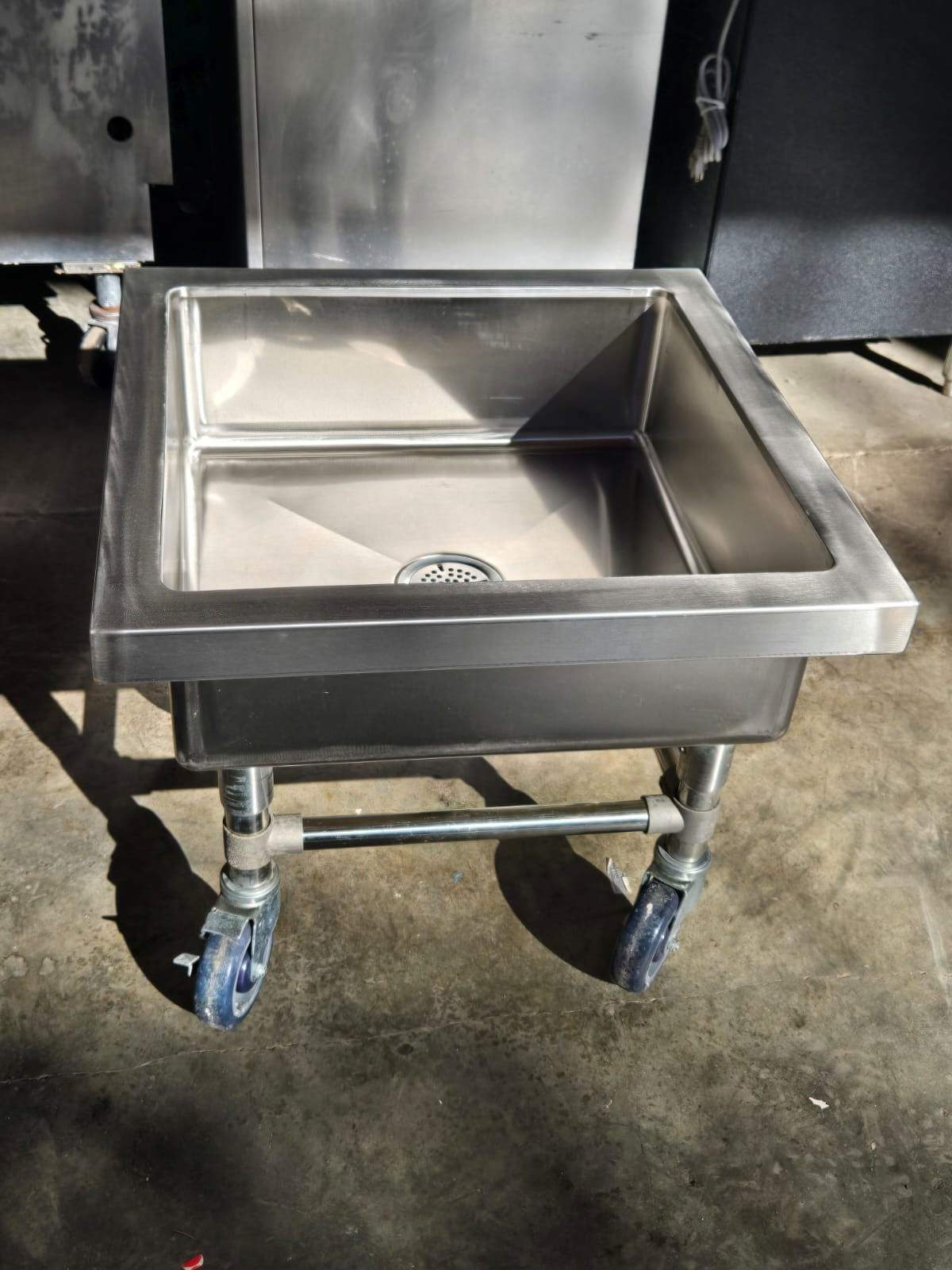 Mobile Mop Sink - Mobile Silverware --Used--