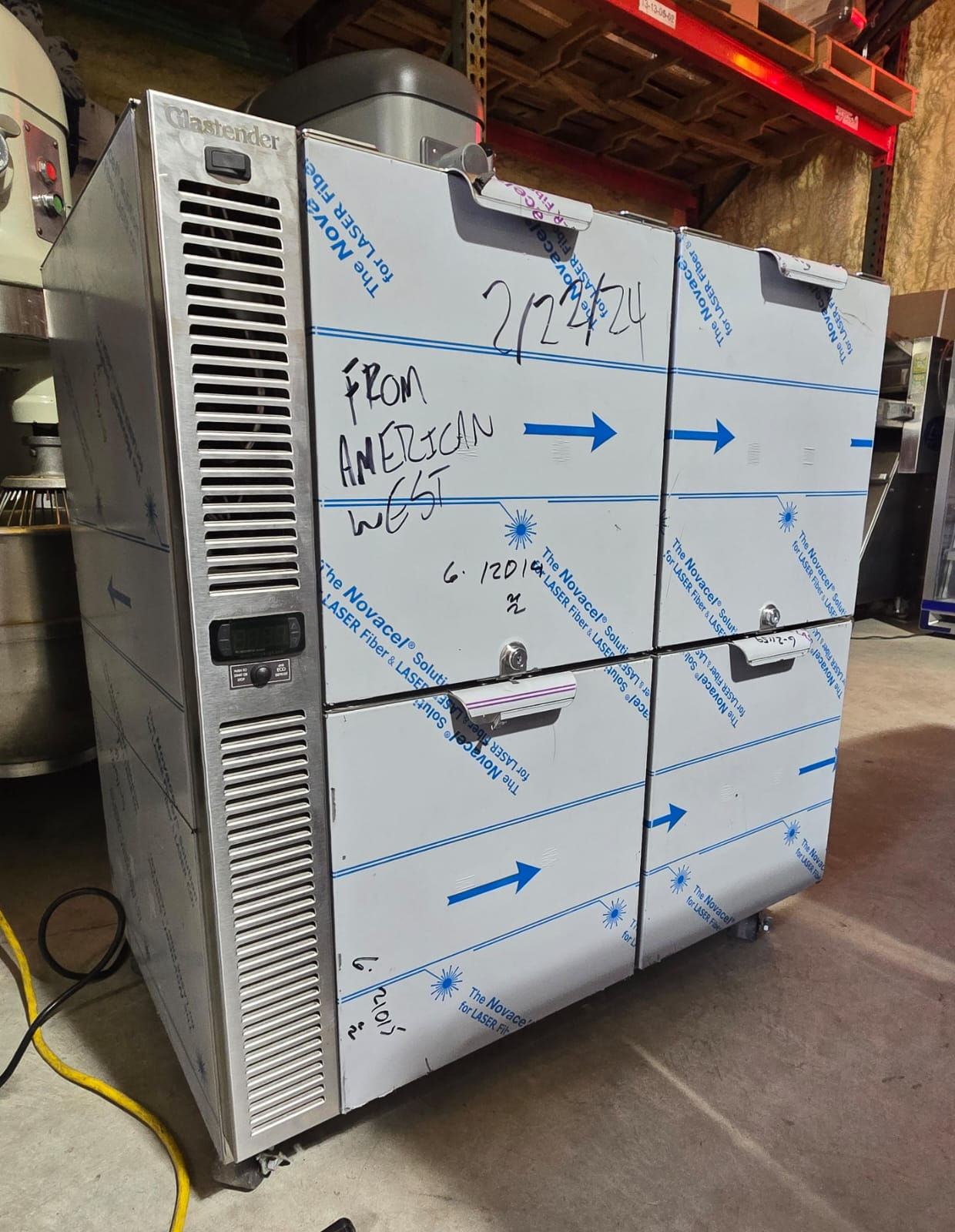 Glass Froster - 223 Mugs Capacity, Bar Profile- 36" / 115 V