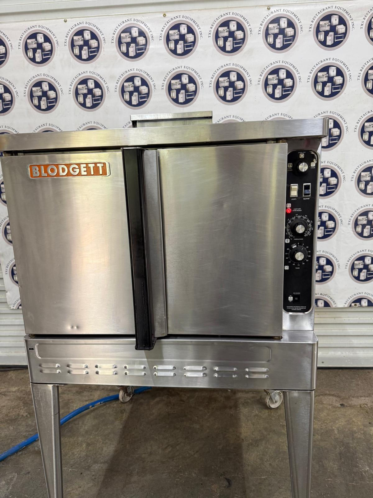 Blodgett DFG-100-3 Natural Gas Commercial Convection Oven 55,000 BTU 120V NSF