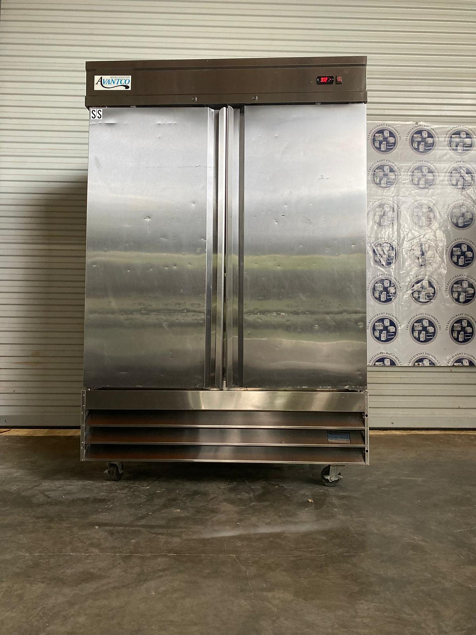 Thumbnail: Avantco CFD2RR 2-Door Commercial Reach-In Refrigerator – 47 Cu. Ft.