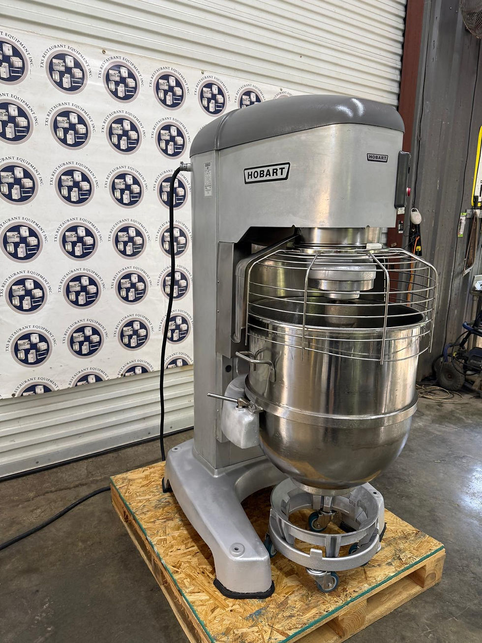 Thumbnail: Hobart Legacy HL1400-N 140 Qt. Planetary Floor Mixer with Guard - 240V, 3 Phase,