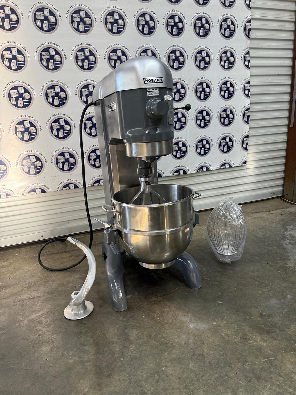Thumbnail: HOBART DOUGH MIXER H-600 60 QTZ { 115 VOLTS } SINGLE PH