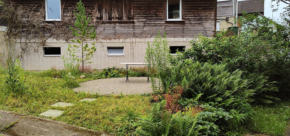 Naturgarten mit Sitzplatz