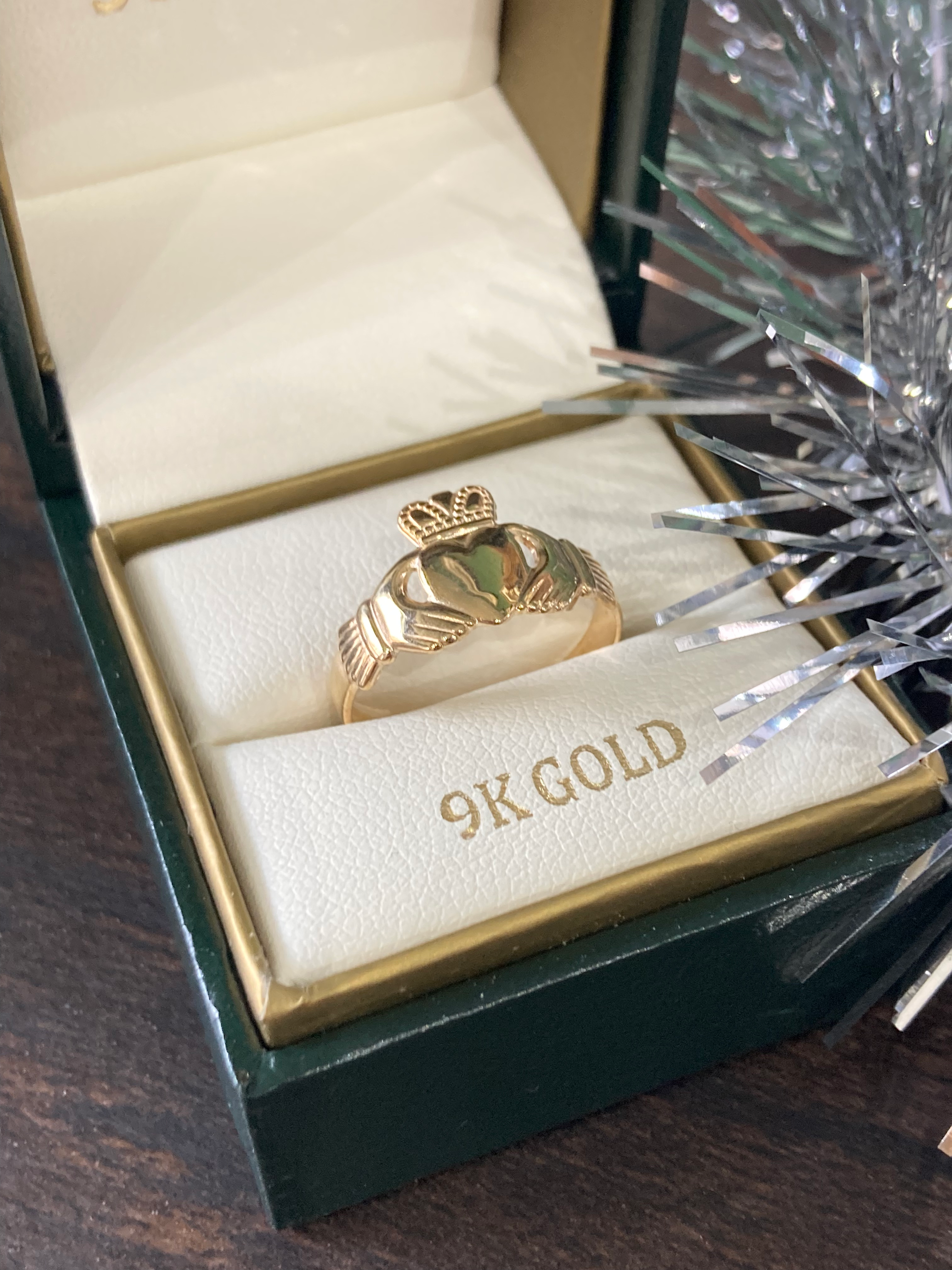 Lightweight Gold Claddagh 9K