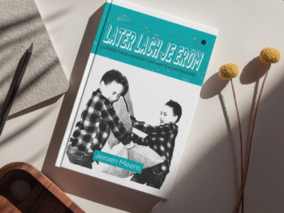 Met een grote glimlach gelezen: "Later lach je erom"