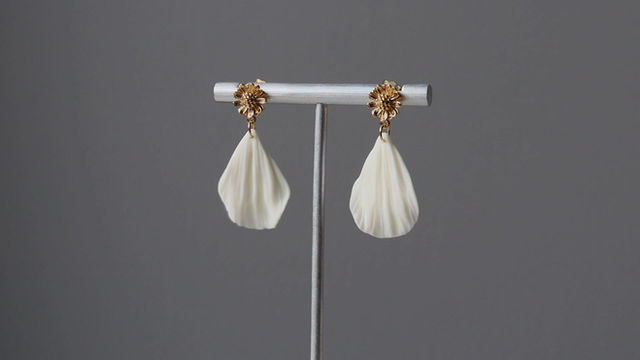 Thumbnail: Pétales, Boucles d'oreilles mariée