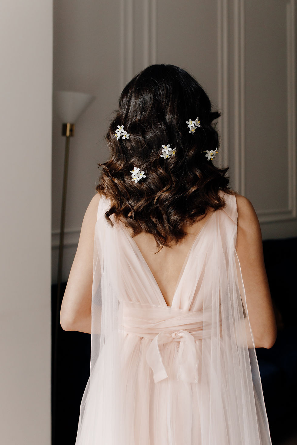 Angèle, piques à cheveux mariée avec des fleurs d'oranger