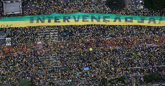 O @ratinhodosbt sinalizou que 94% quer #IntervençãoJá em apoio #SOSFFAA Já #LavaJatoEuApoio nas ruas