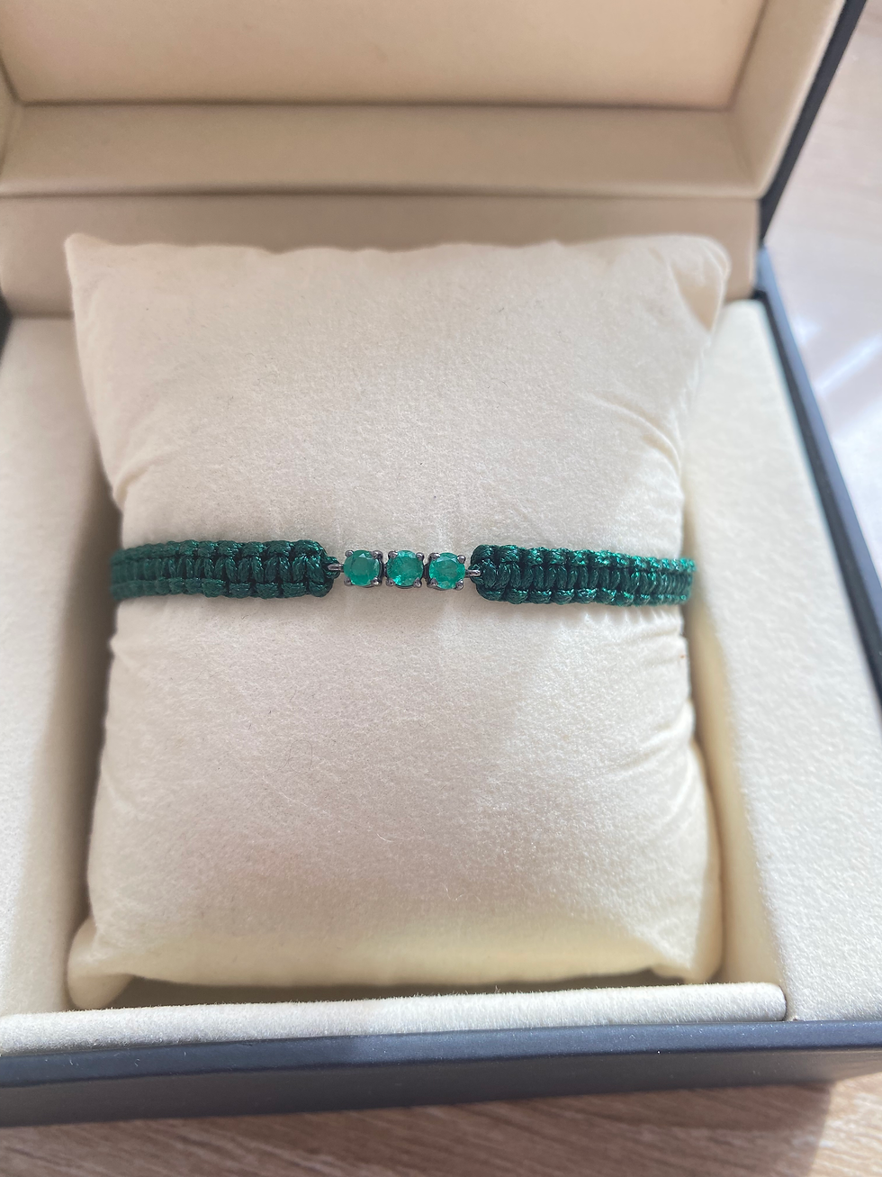 Thumbnail: Macrame Bracelet with 3 Green Emeralds