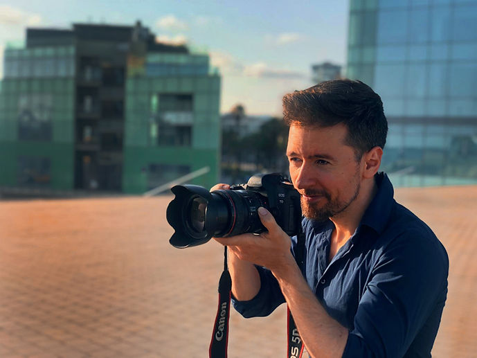 Santiago sacando foto.jpg