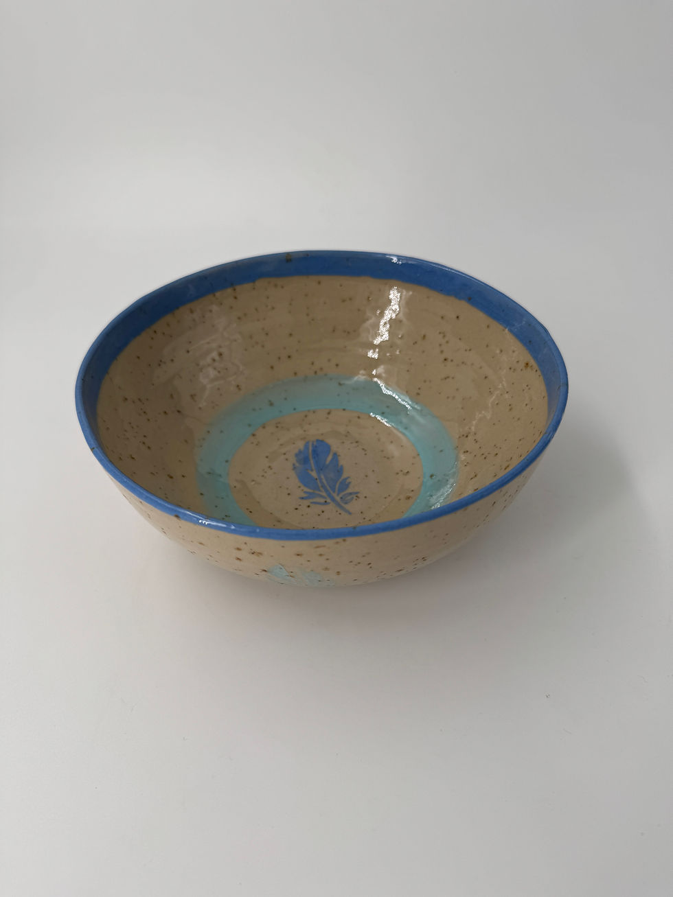 Miniaturbild: Schüssel mit Feder Dekor, grün-blau engobiert