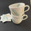 Miniaturbild: Tasse aus Porzellan mit grünen und braunen Blättern