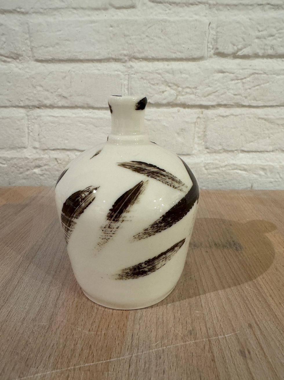 Miniaturbild: Vase klein aus Porzellan mit schwarzem Muster