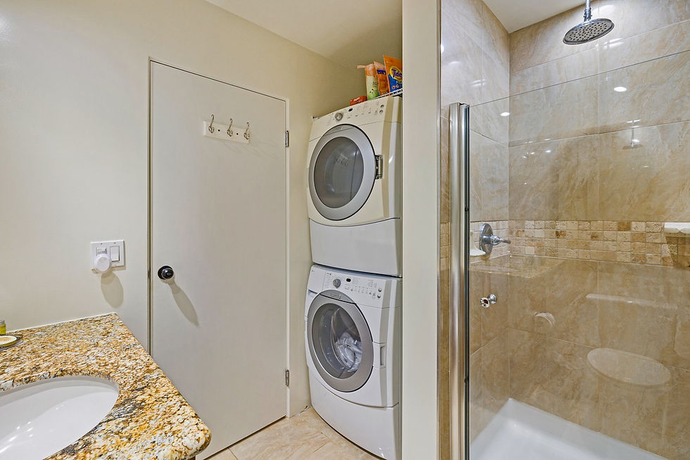 washer-dryer-bathroom-maui-condo.jpg