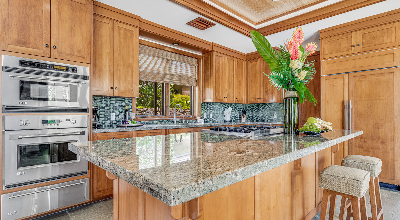23 Kahuakai Pl, Lahaina, HI 96761 - Kitchen Island