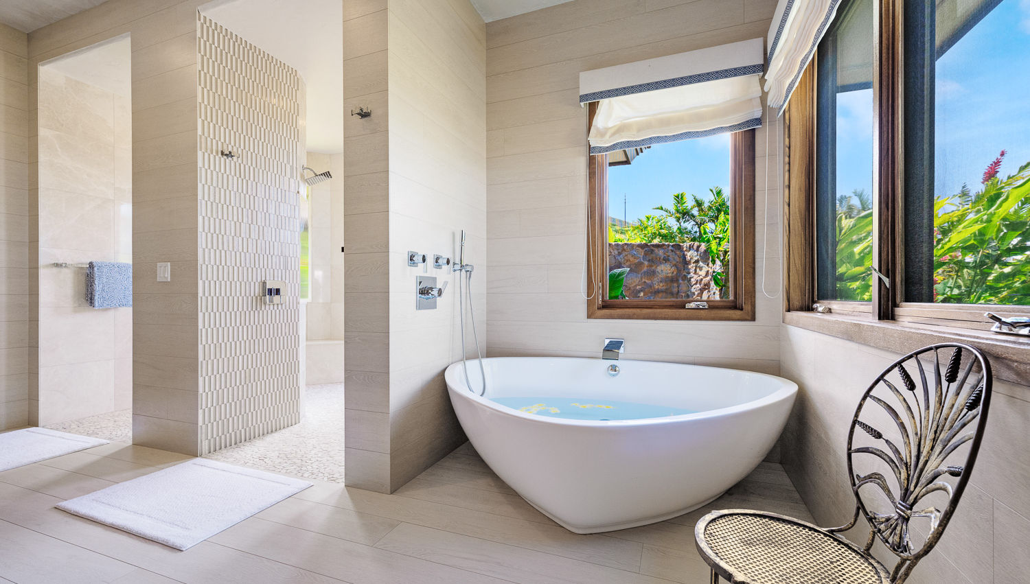 948 Kai Hele Ku - Primary Bathroom Bathtub