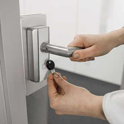 dormakaba-c-lever-compact-gedrehte-position-skandinavien-asien-1-jpg.jpg