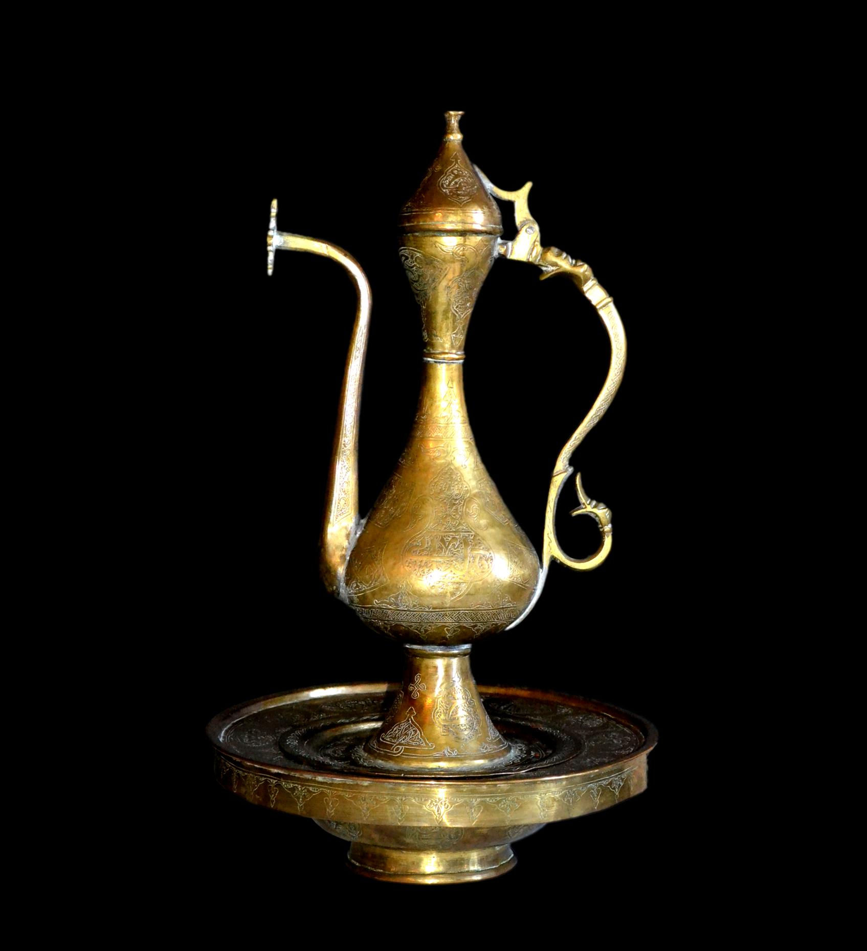 Aiguière et bassin, Algérie fin XIXème, laiton ciselé