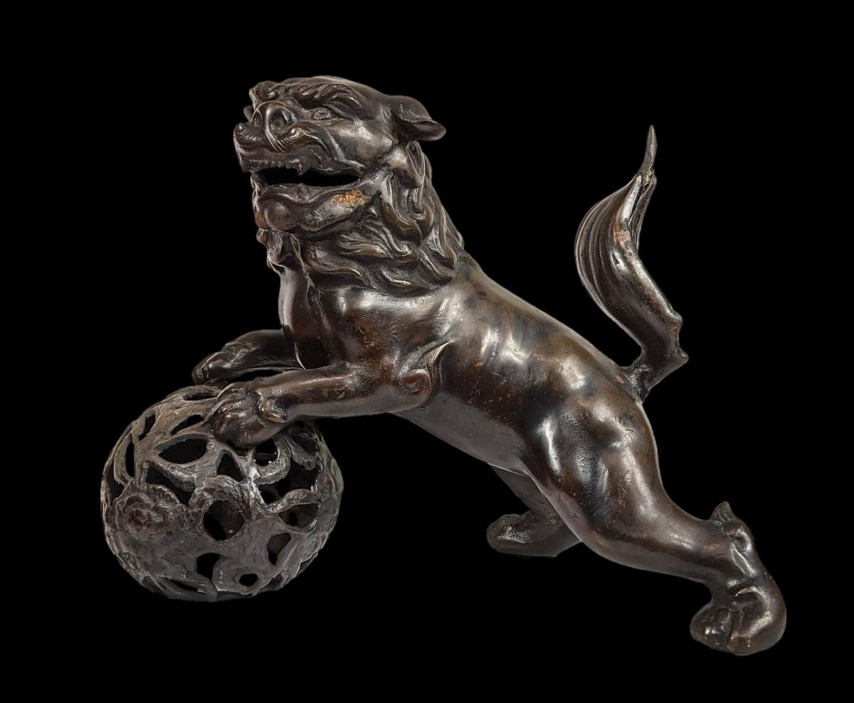 important chien de Fô tenant une boule de canton, Japon,玉獅子, 1930