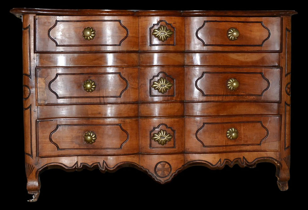 Commode en merisier, Galbée en façade, époque XVIIIème siècle