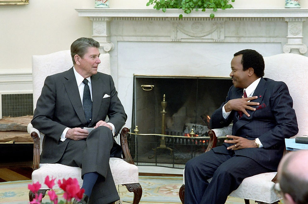 Paul Biya avec le président américain Ronald Reagan en 1986
