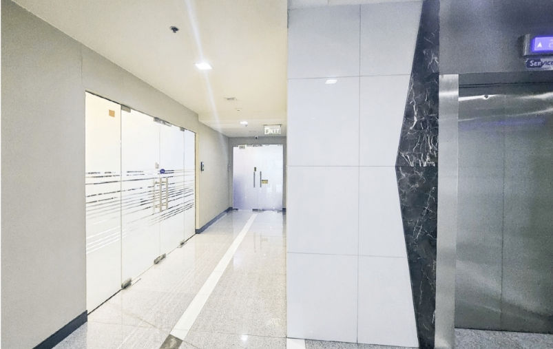 One Global Place Office Space for rent lease in Taguig Taguig Office Space for rent Retail Space for lease in Taguig Taguig Retail Space for rent Commercial Space for lease in Taguig Taguig Commercial Space for rent PEZA accredited 24/7 accessibility fitted office space fort bonifacio rent lease small office space